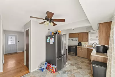 8913 W Daphne St, Milwaukee, WI 53224 - Photo 7