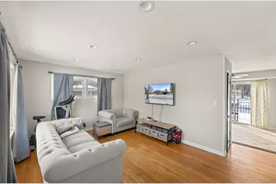 8913 W Daphne St, Milwaukee, WI 53224 - Photo 5