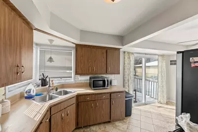 8913 W Daphne St, Milwaukee, WI 53224 - Photo 9