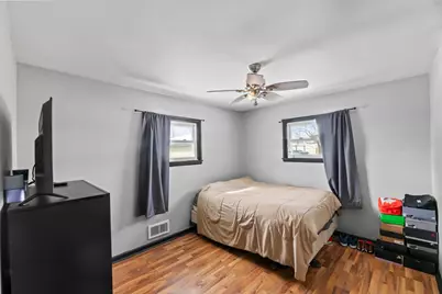 8913 W Daphne St, Milwaukee, WI 53224 - Photo 11