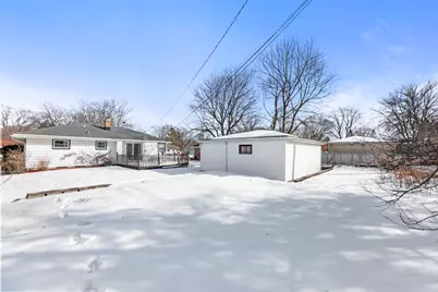 8913 W Daphne St, Milwaukee, WI 53224 - Photo 25