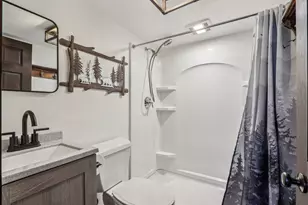 4836 W Wells St, Milwaukee, WI 53208 - Photo 37