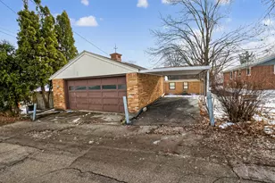 10708 W York Pl, Wauwatosa, WI 53222 - Photo 23