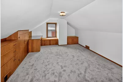 10708 W York Pl, Wauwatosa, WI 53222 - Photo 15