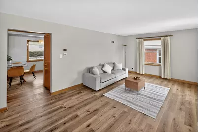 10708 W York Pl, Wauwatosa, WI 53222 - Photo 9