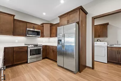 241  Silver Fox Dr, Kewaskum, WI 53040 - Photo 5