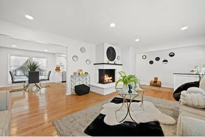 7216 N Mohawk Ave, Glendale, WI 53217 - Photo 5