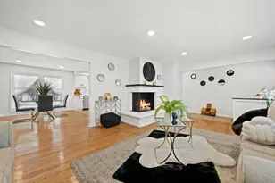 7216 N Mohawk Ave, Glendale, WI 53217 - Photo 5