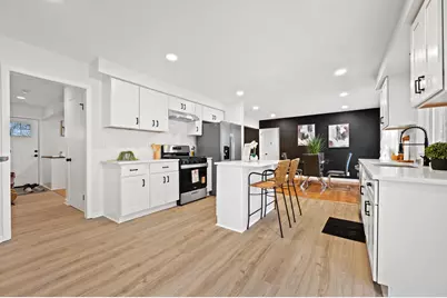 7216 N Mohawk Ave, Glendale, WI 53217 - Photo 9