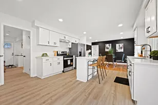 7216 N Mohawk Ave, Glendale, WI 53217 - Photo 9