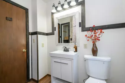 5300 W Euclid Ave, Milwaukee, WI 53219 - Photo 27