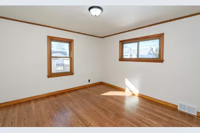 5300 W Euclid Ave, Milwaukee, WI 53219 - Photo 23