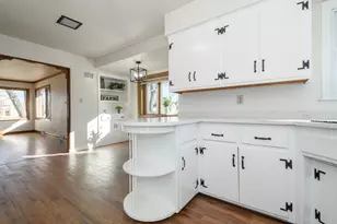 5300 W Euclid Ave, Milwaukee, WI 53219 - Photo 7