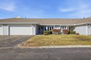 465 Hartford Square, Hartford, WI 53027 - Photo 3