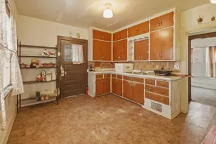 929 S 56th St, West Allis, WI 53214 - Photo 7