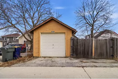 929 S 56th St, West Allis, WI 53214 - Photo 15