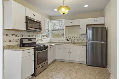 934  Cleveland Ave, Racine, WI 53405 - Photo 9