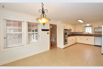 7200 W Locust St, Milwaukee, WI 53210 - Photo 11