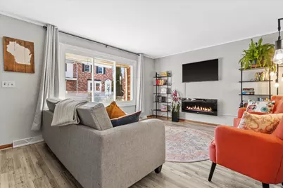 4958 W Colonial Ct, Greenfield, WI 53220 - Photo 7