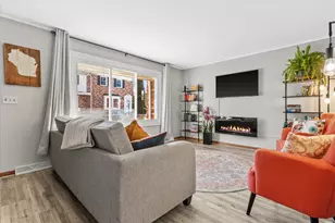 4958 W Colonial Ct, Greenfield, WI 53220 - Photo 7