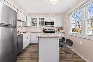 4958 W Colonial Ct, Greenfield, WI 53220 - Photo 5