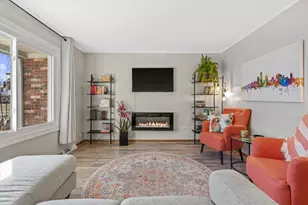 4958 W Colonial Ct, Greenfield, WI 53220 - Photo 9