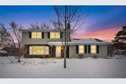 7953  Chapel Hill Ct, Franklin, WI 53132 - Photo 1