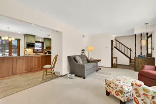 7953 Chapel Hill Ct, Franklin, WI 53132 - Photo 9