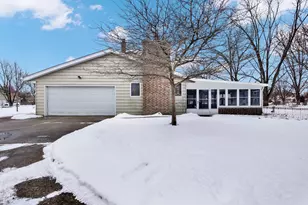 7953 Chapel Hill Ct, Franklin, WI 53132 - Photo 3