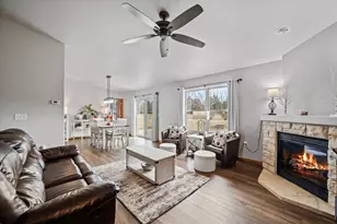 3228 Sherman Parc Cir, Jackson, WI 53037 - Photo 3