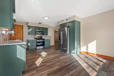 3251 N 94th St, Milwaukee, WI 53222 - Photo 5