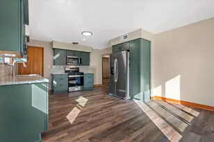 3251 N 94th St, Milwaukee, WI 53222 - Photo 5