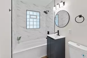 8424 N Fox Croft Ln, Fox Point, WI 53217 - Photo 11