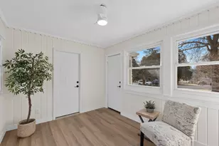 8424 N Fox Croft Ln, Fox Point, WI 53217 - Photo 15