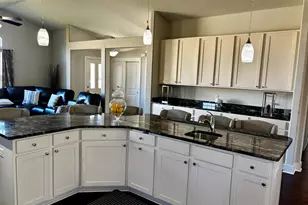 6183 S 40th St, Greenfield, WI 53221 - Photo 11