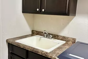 6183 S 40th St, Greenfield, WI 53221 - Photo 33