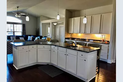 6183 S 40th St, Greenfield, WI 53221 - Photo 11