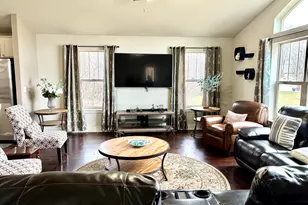 6183 S 40th St, Greenfield, WI 53221 - Photo 5