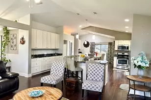 6183 S 40th St, Greenfield, WI 53221 - Photo 7