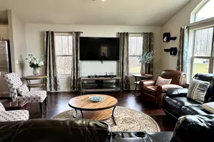 6183 S 40th St, Greenfield, WI 53221 - Photo 5