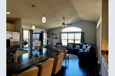 6183 S 40th St, Greenfield, WI 53221 - Photo 15