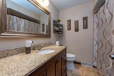 1370 S 122nd St, West Allis, WI 53214 - Photo 7