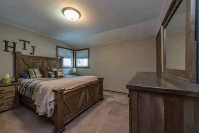 1370 S 122nd St, West Allis, WI 53214 - Photo 11