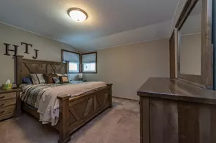 1370 S 122nd St, West Allis, WI 53214 - Photo 11