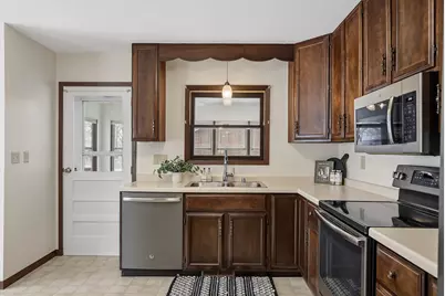 703  Hanson Ct, Onalaska, WI 54650 - Photo 9