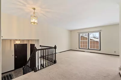 703  Hanson Ct, Onalaska, WI 54650 - Photo 3