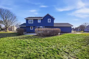 858 Laureate Dr, Pewaukee, WI 53072 - Photo 37