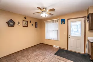 1511 Roosevelt Dr, West Bend, WI 53090 - Photo 5