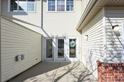 2418  Fox River Pkwy #I, Waukesha, WI 53189 - Photo 23