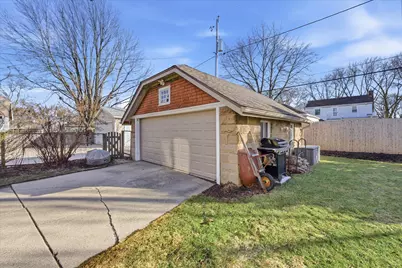 8223  Portland Ave, Wauwatosa, WI 53213 - Photo 27